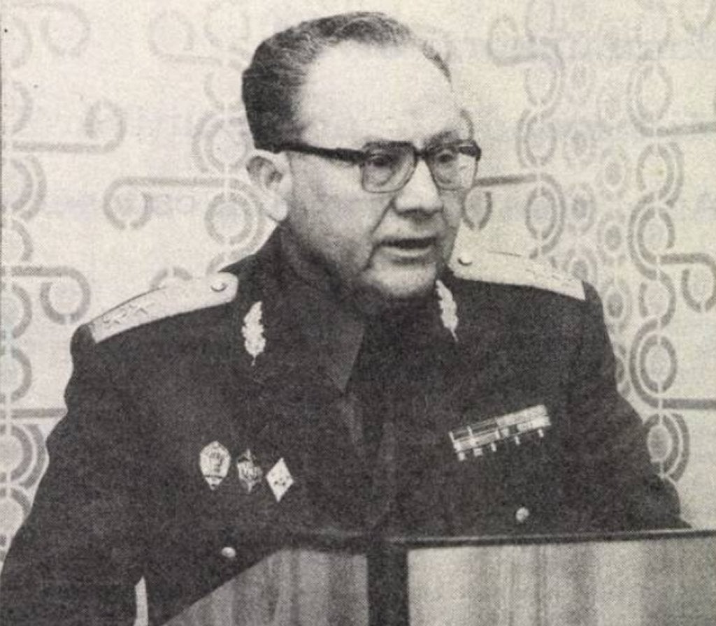 Próbarendőrből belügyminiszter