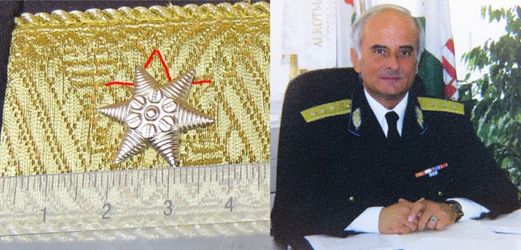 Rendőrtábornok vezérőrnagyi vállszalagjai